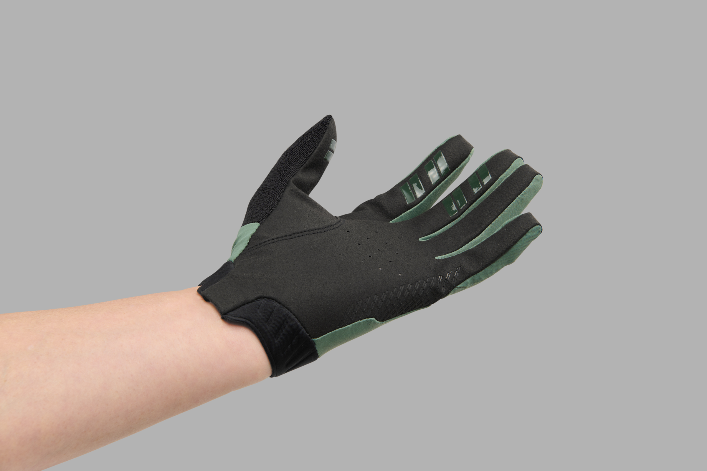 アパレル（グローブ）